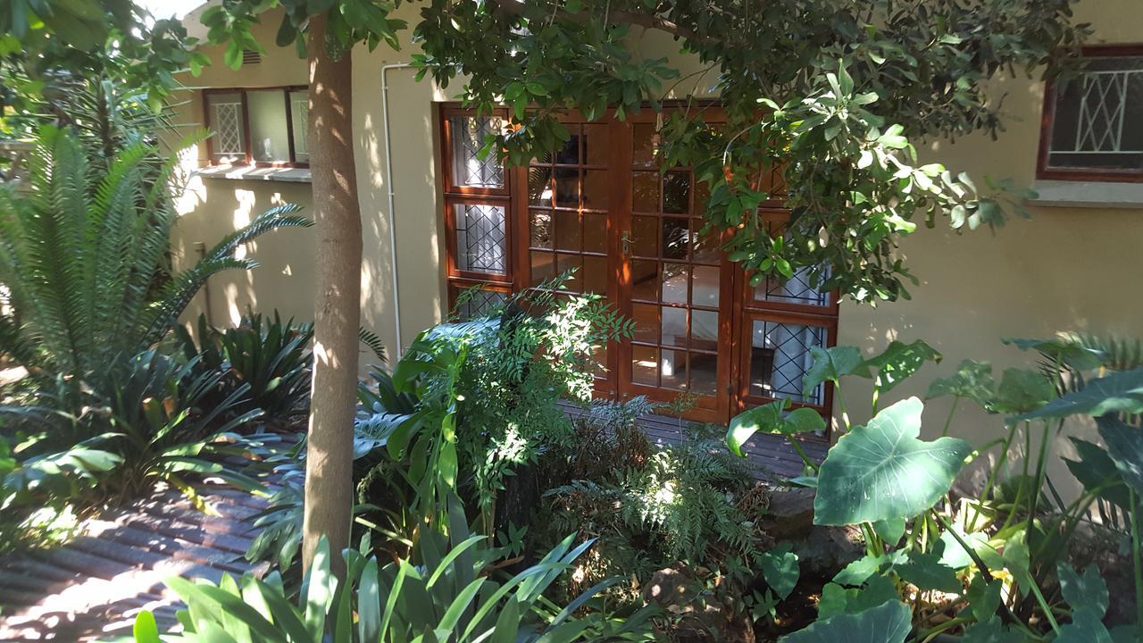 86 On Langenhoven Bed & Breakfast Oudtshoorn Exteriör bild