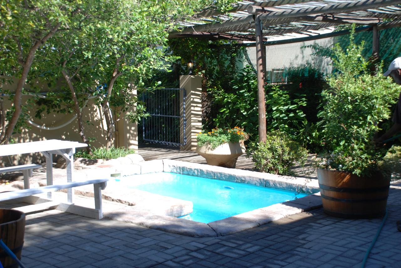 86 On Langenhoven Bed & Breakfast Oudtshoorn Exteriör bild